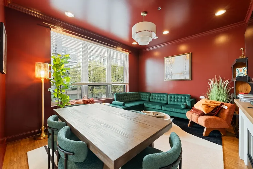 1 Free Parking, Gym, Balcony, Sleeps 10! - Image 1