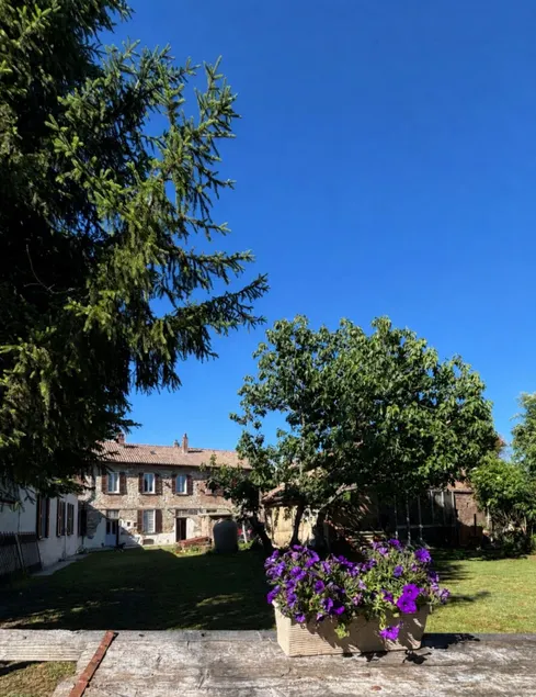 Old farmhouse - Image 1