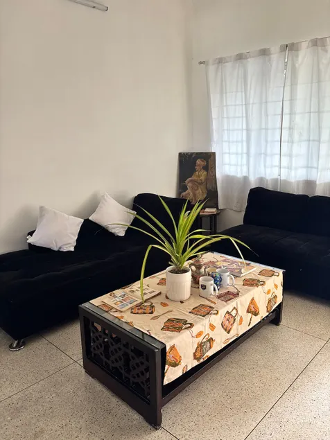 Ferny Three Bedroom Full Apartment - Image 1