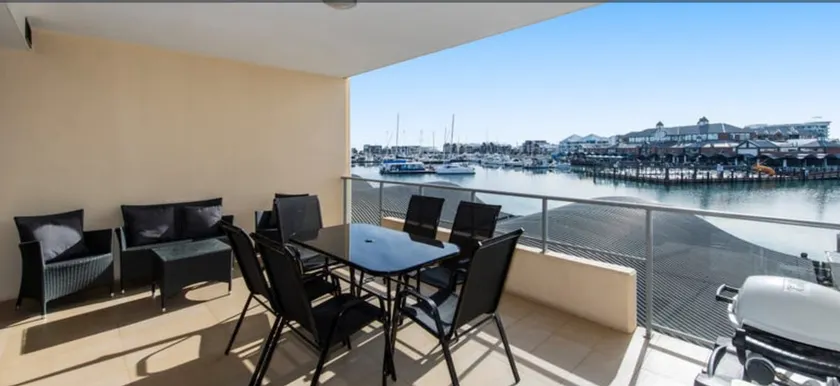 Mandurah dolphin Quay apartment - Image 1