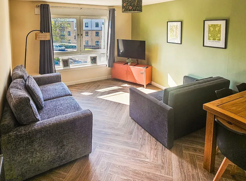 Calm 2-Bed Paisley, close to RAH & Airport, Free Parking - Image 1
