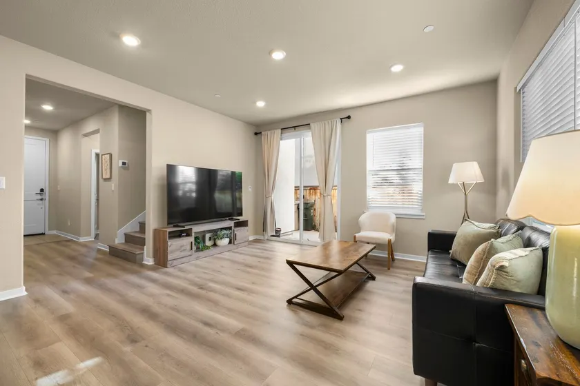 Prestige 4BR 3Bath Modern Home - Image 1