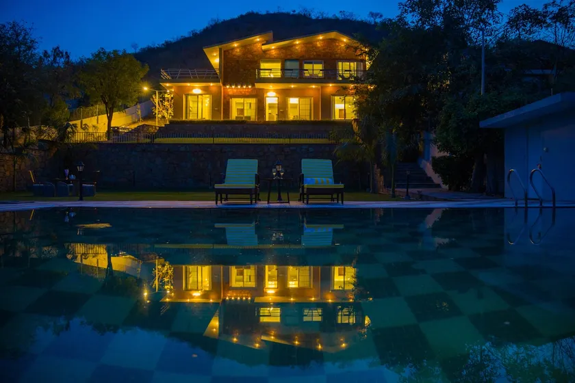 3-BHK Residence W/ Pool, Garden & Panoramic Views - Image 1