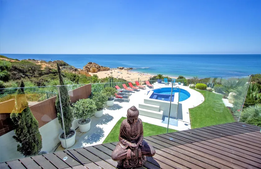 Beachfront Villa direct access beach no car needed - Image 1