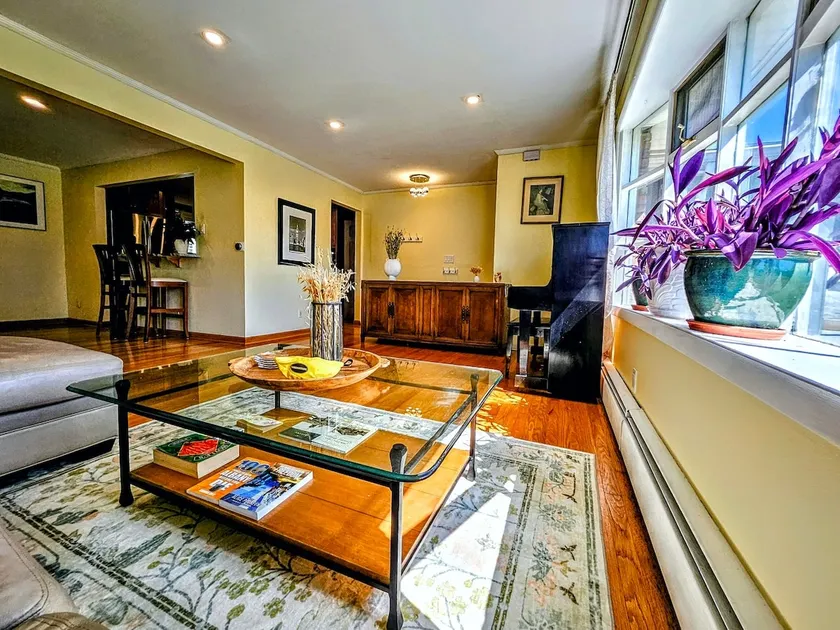 FamilyFriendly3BR+Loaded Amenities+PrivateDriveway - Image 1