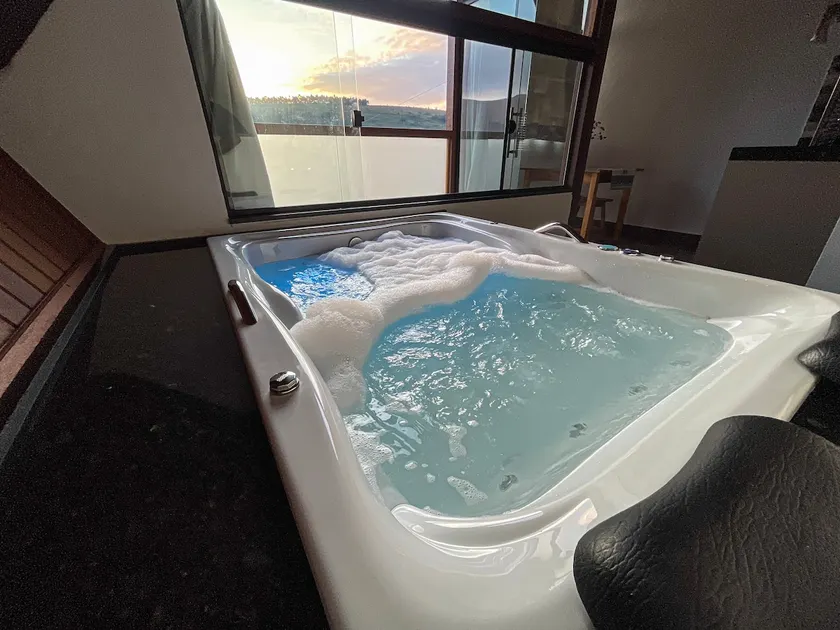 Pleasant cottage with bathtub, close to waterfalls - Image 1