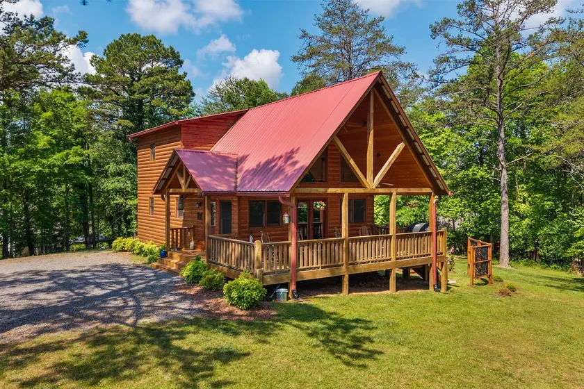 Chalet, Fire Pit, Spa, Dog Friendly, Ample Parking - Image 1