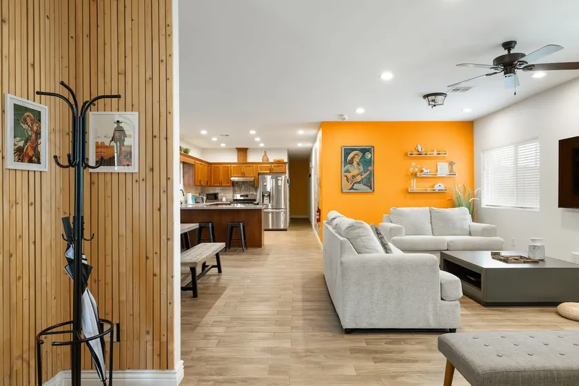 New Luxe 3BR Near Job Sites, Stadium, Raceway - Image 1