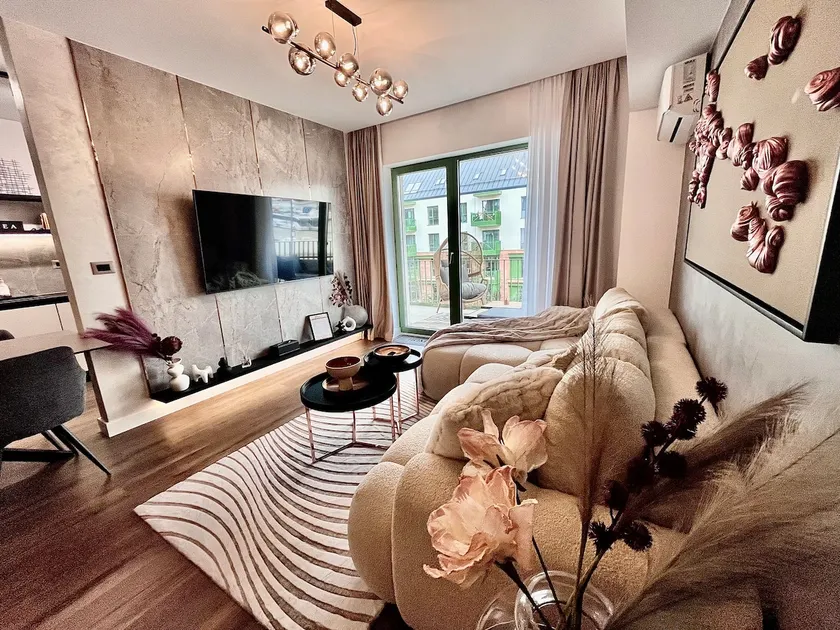 FLH La Vie en Rose Gold | Balcony Parking Bathtub - Image 1