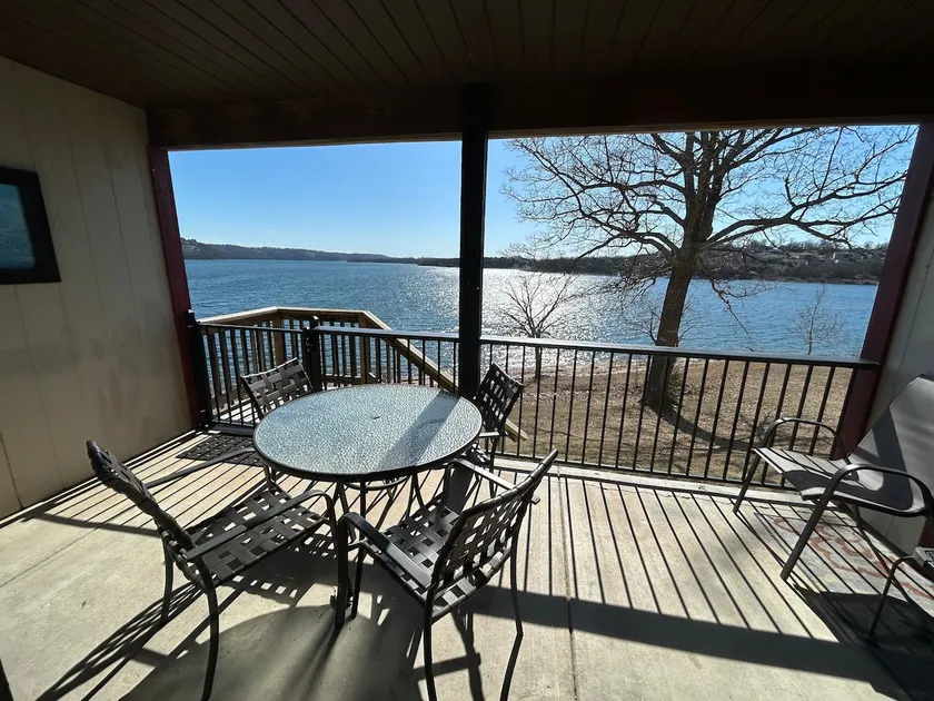 Beautiful 2 Bdrm - Sleeps 8 Condo w/Gorgeous Lake View! Close to Dogwood Canyon! - Image 1