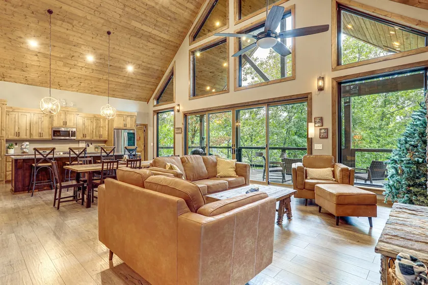 Lake Views & Golf Access at Secluded Drasco Lodge - Image 1
