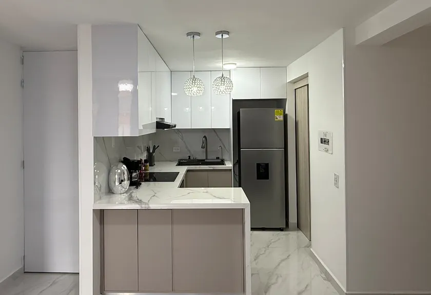 Luxury apartment, new and modern - Image 1