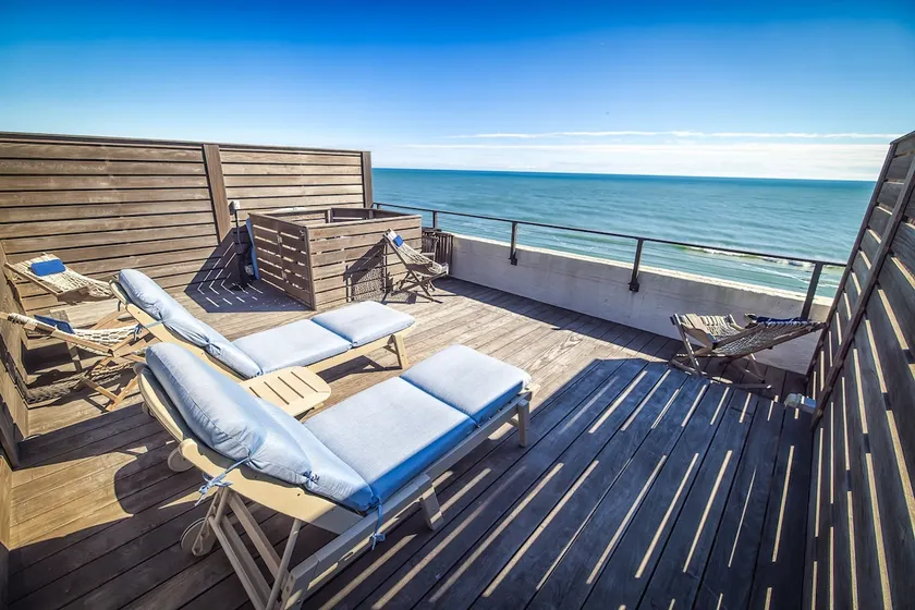 Salt & Sky-Oceanfront PH w/Roof Deck-Pool-King Bed - Image 1
