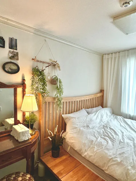 [3-room space] # 4-person party room # Beam projector # Emotional accommodation # Anti-dust # Sildo # Queen size bed - Image 1