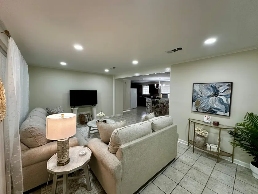 Gather & Relax: Updated Stay w/Fire Pit, Near LSU - Image 1
