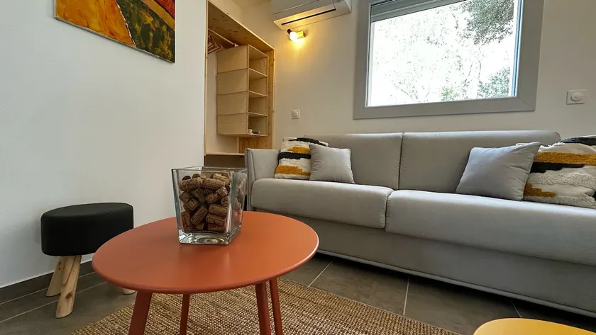 The Carignan Gîte – Getaway in the heart of a vineyard - Image 1