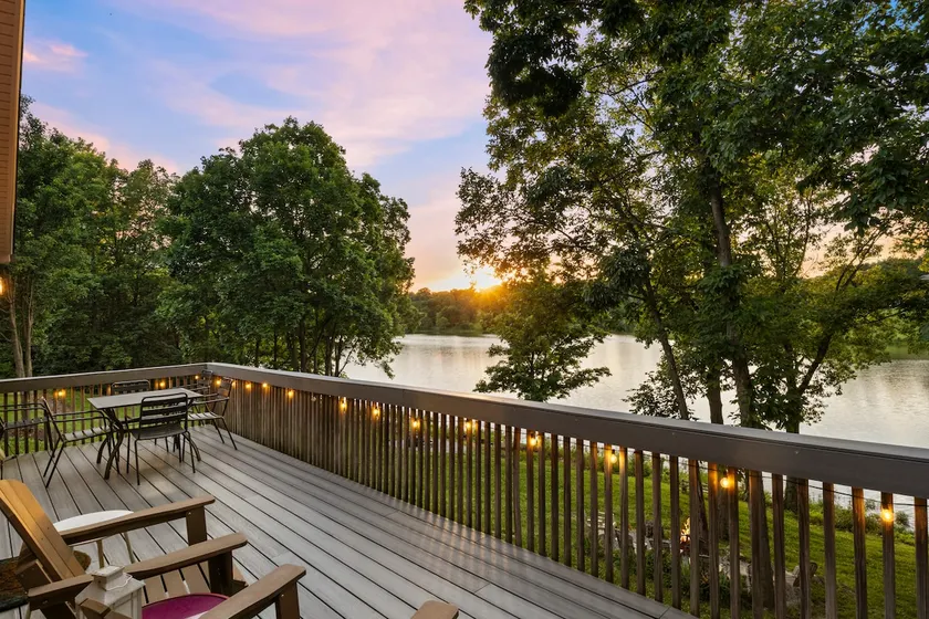 Cozy Lake House 1 w/ dock/boats &Hot Tub by ark - Image 1