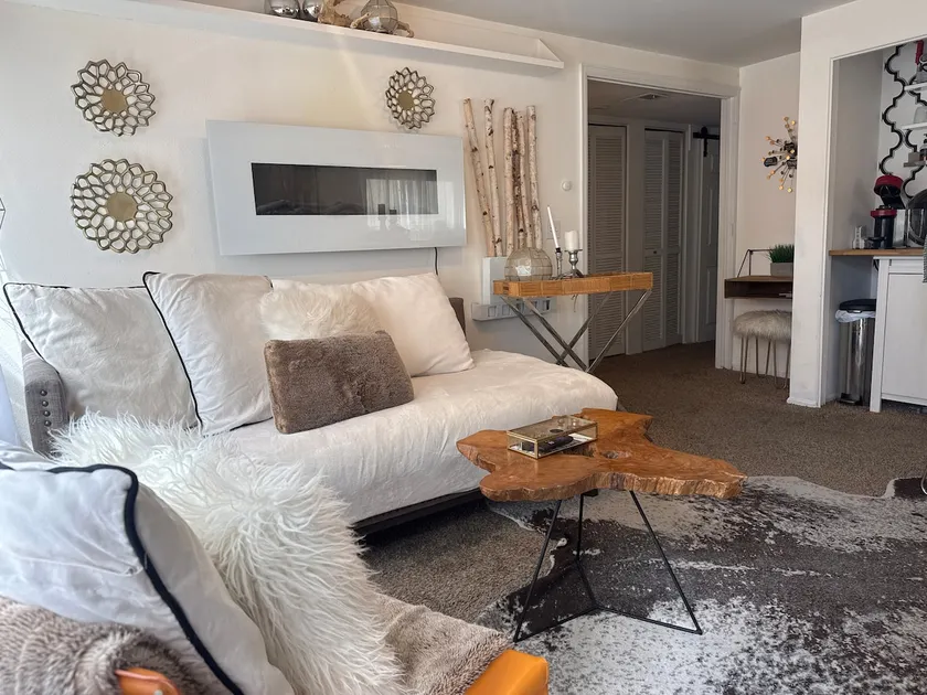 Cherry Creek Chic Retreat🍒 - Image 1