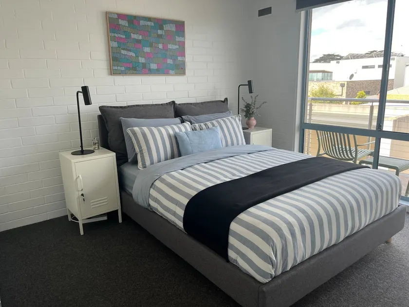Seabreeze Retreat, 100m from the Beach - Image 1