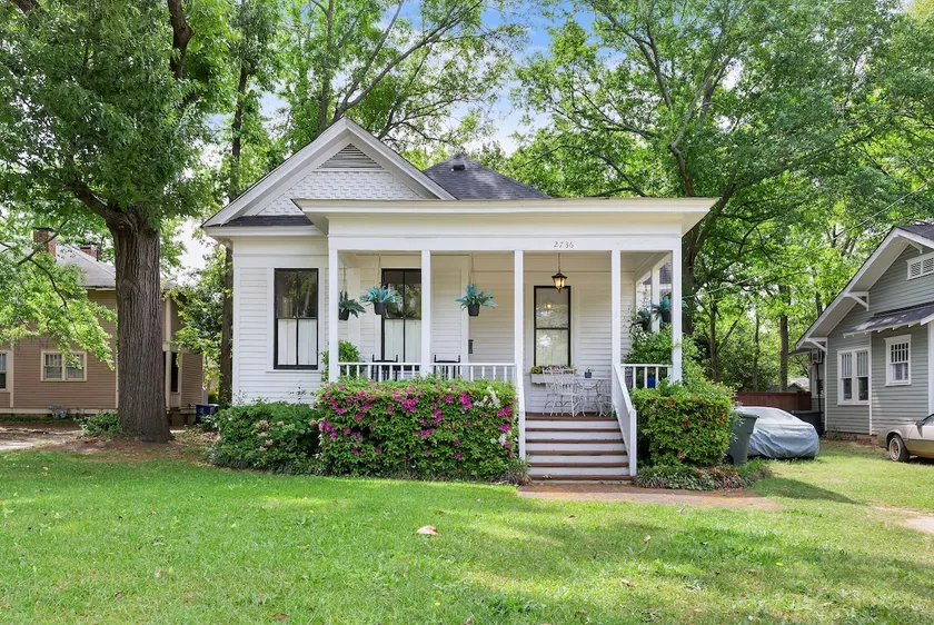 3BD 2BA Shandon | Porch, Fenced Yard + Walkable - Image 1