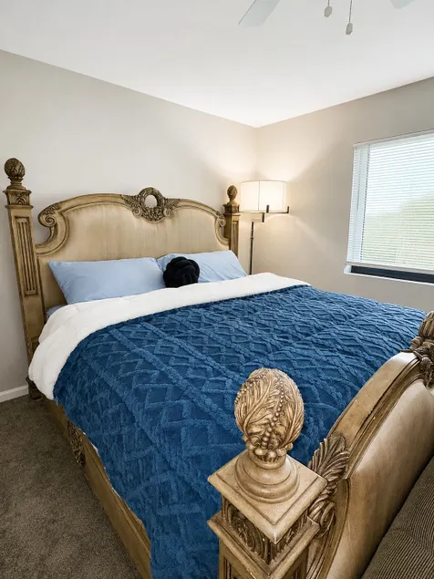 Clean & Cozy Stay King Bed/Free Parking - Image 1