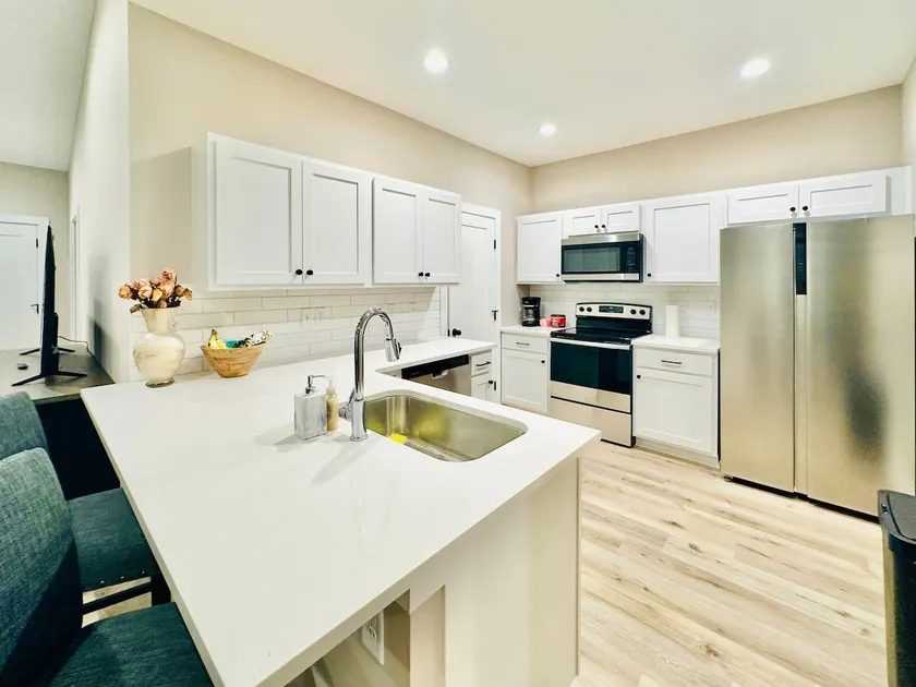 *New, Convenient, Spacious & Quiet Home* - Image 1