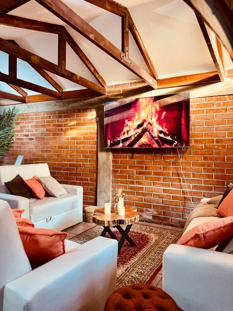Getaway with Jacuzzi, Private Pool, Airport - Image 1