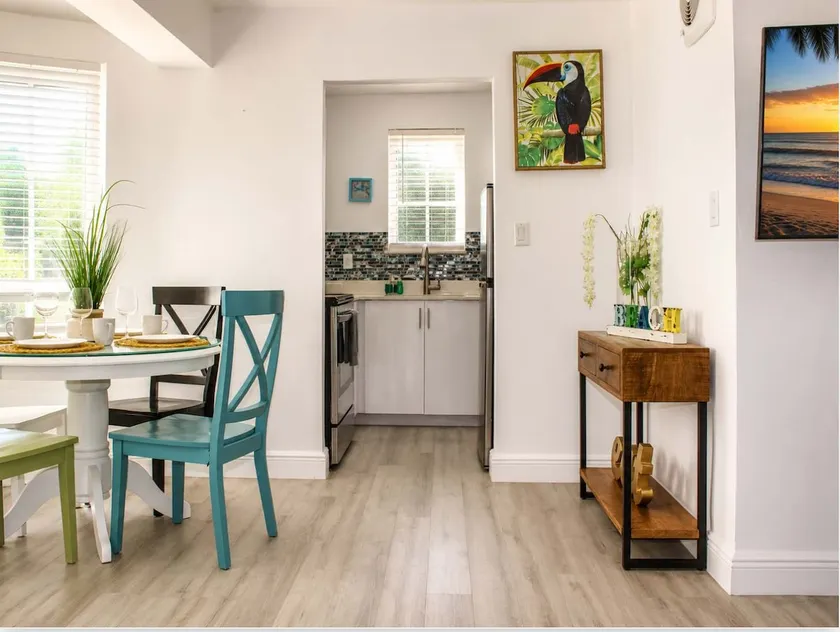 Sunny Beach Vibes 1BR + Essentials - Image 1