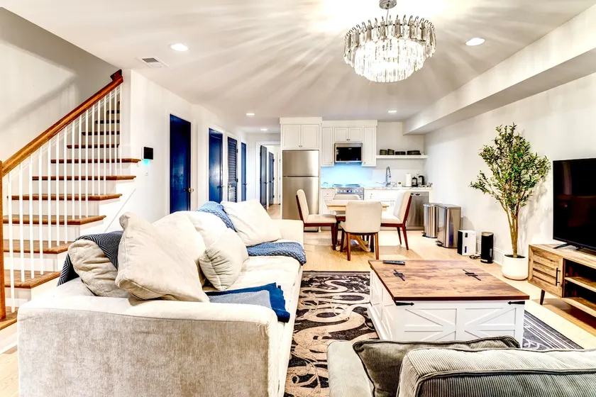 Chic, cozy 1 bdr in Park View (New Construction!) - Image 1