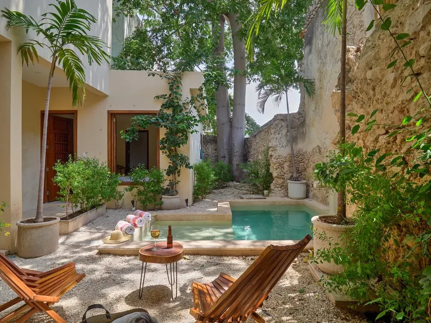 Colonial Charm, City Center, 2 BR- 10min walk to Cathedral, Pool, Private House - Image 1