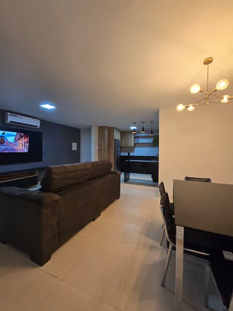 apartment with pool and 2 garages - Image 1