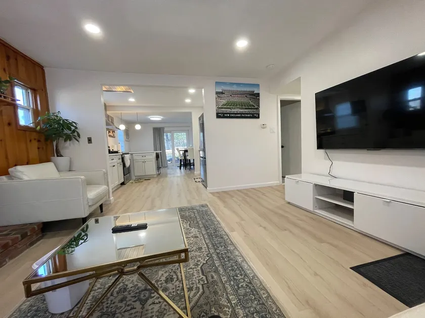 Newly Renovated 3 Bed 2 Bath Easy Access Boston - Image 1