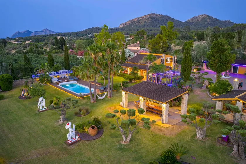 Spectacular estate, 10000m2. Pool, SPA, sauna - Image 1