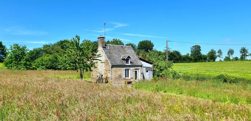 Small, simple, isolated, private house, without neighbors - Image 1