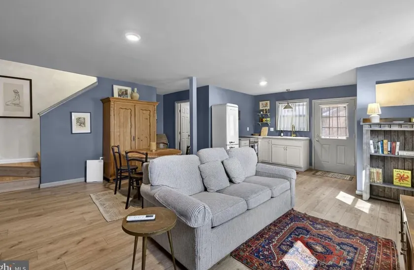 Charming and cozy, walk to town - Image 1