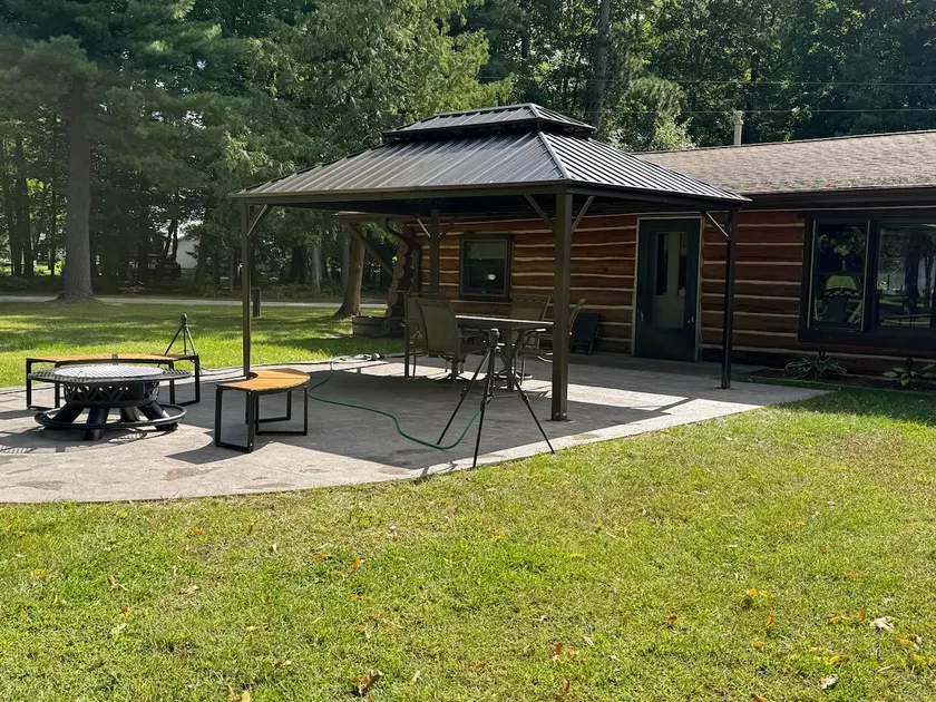 The Log Cab-Inn - Image 1