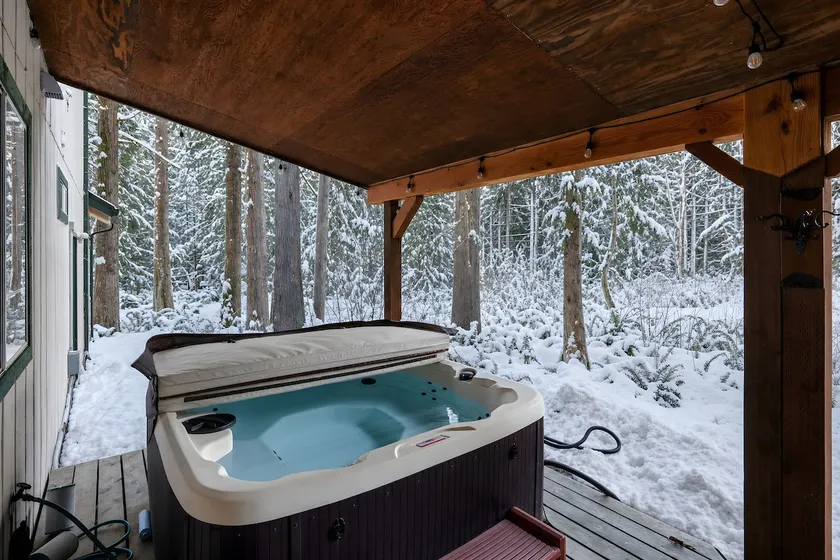 Wood Stove Cabin • Covered Hot Tub • Near Skibowl - Image 1