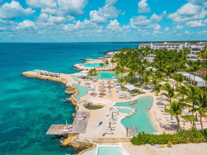 2 BDR Luxe Condo at Tracadero Sea and beach club - Image 1