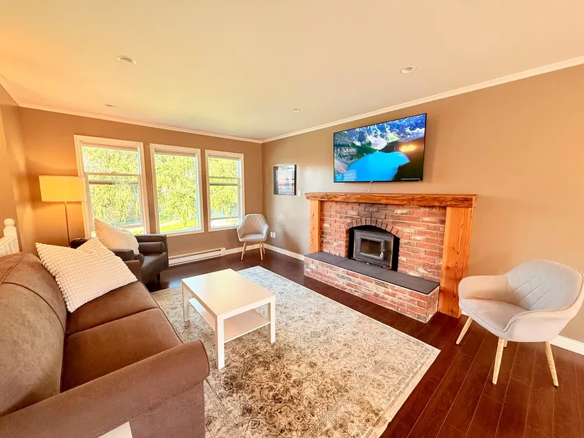 Heart of the City | Clean, Cozy & Fully Equipped - Image 1