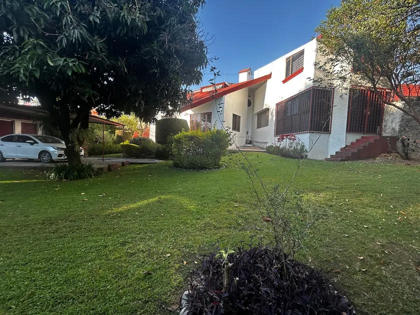 House in the heart of the city - Image 1