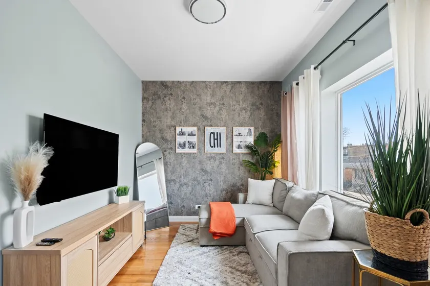 20% OFF Windy City Escape- 2 queen BR - Image 1