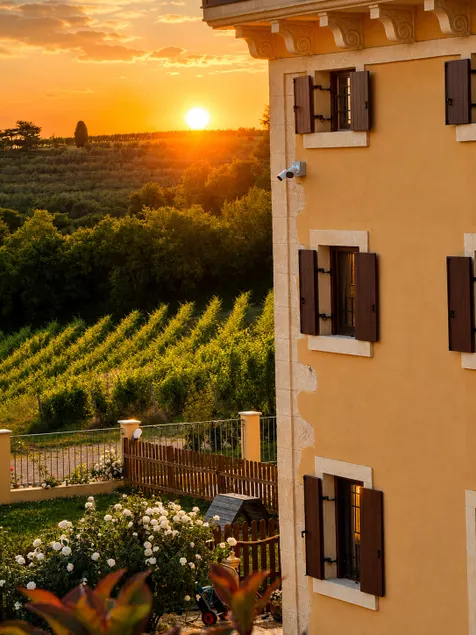 Corte Busola-Collina di Verona-Private Jacuzzi. - Image 1