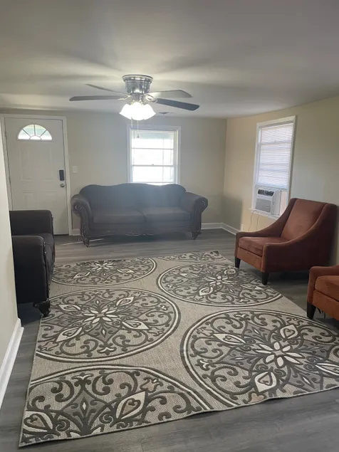 3 bedroom cozy and quite house - Image 1