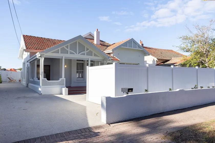 NEW 4BR Henley Beach Home•Walk to Beach Sleep 10 - Image 1