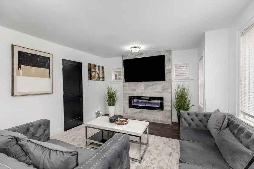 Modern & Cozy 3BR/2BA Home - Image 1