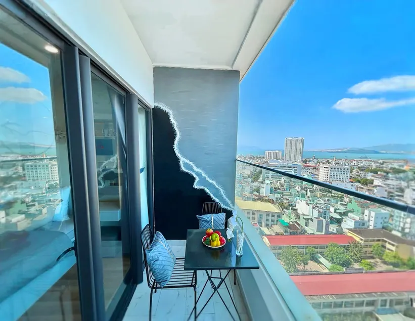 High balcony 2BR, City & Seaview, downtown by TYE - Image 1