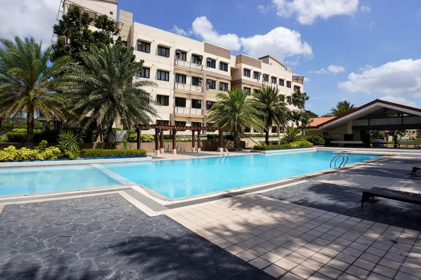 1 bedroom condo free pool access - Image 1