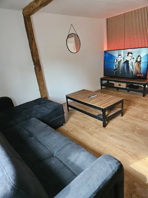 90 m² house for rent - Image 1
