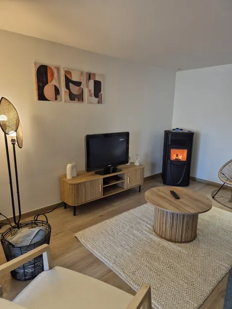 The Cozy Bu brand new apartment recently renovated - Image 1