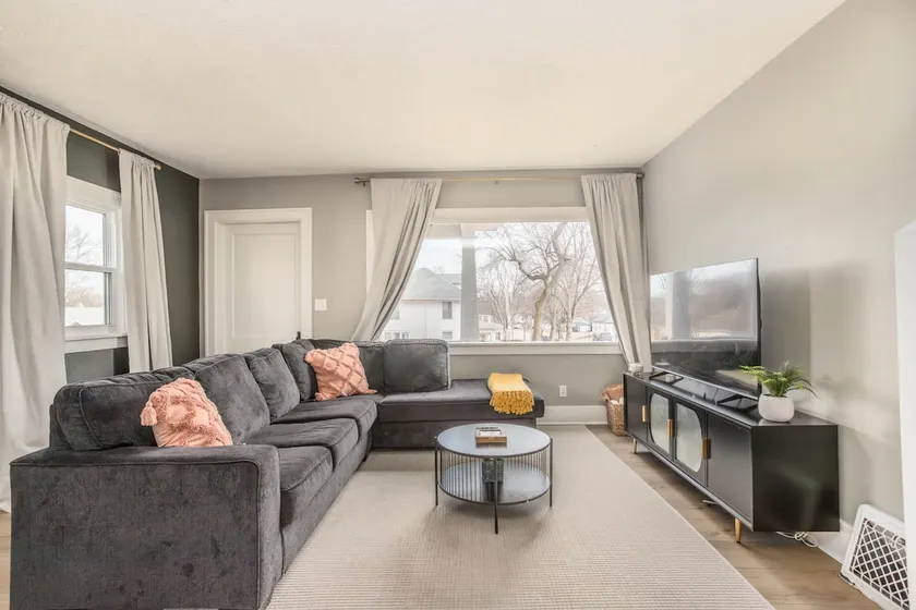 Stylish City Escape | 3bed/1 ba - Image 1
